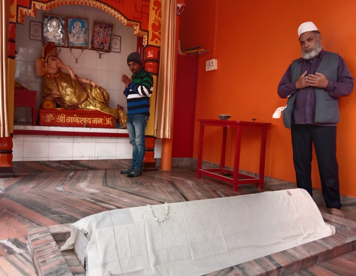 Pir Baba's tomb in Gajanan's courtyard