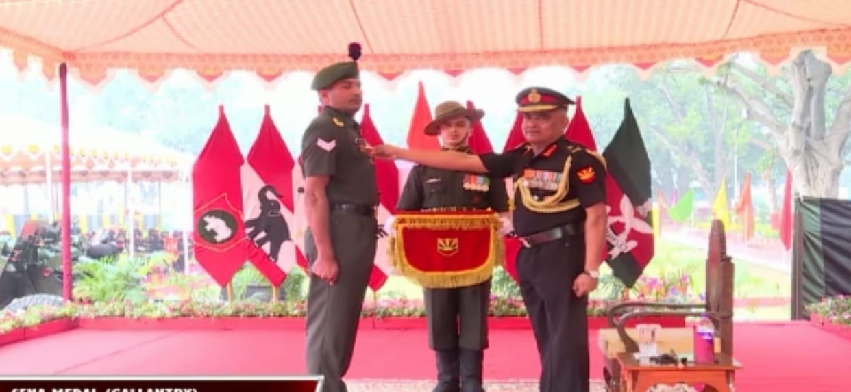 Honor: Havildar Dara Singh, a resident of village Bhanli, awarded the Sena Medal, the honor given by the army for killing a terrorist in a fierce gunfight