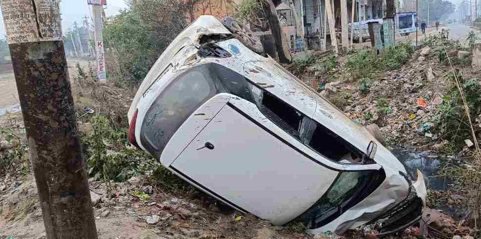 Accidents due to lack of safety wall on dirty drain on Rewari road