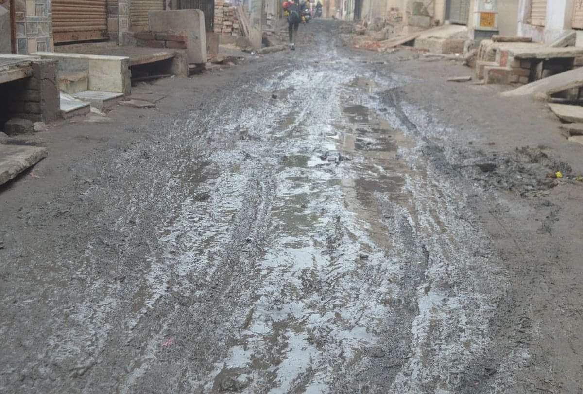 Three lakh people will walk through potholes and mud-filled roads to cast vote in Agra