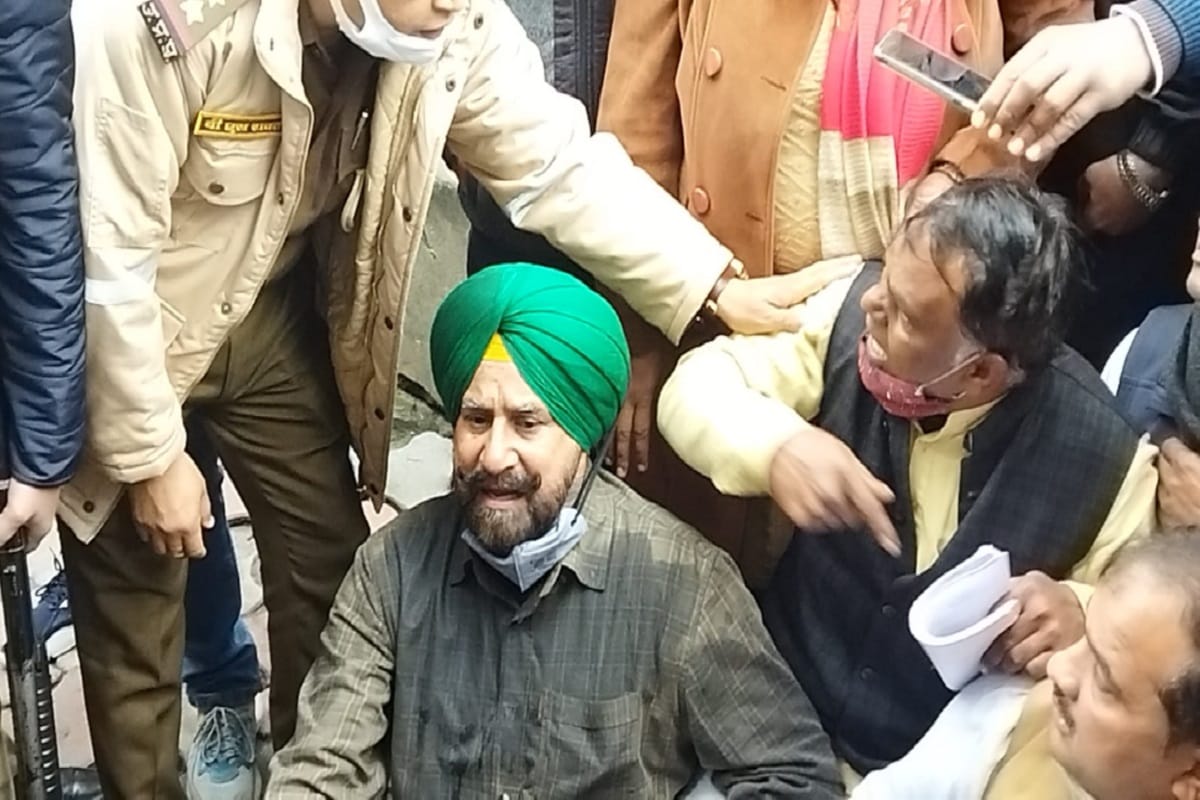 UP Election 2022: AAP Candidate Joginder Singh from Meerapur Assembly Constituency Tried To Immolate Himself after Cancellation Of Nomination in Muzaffarnagar
