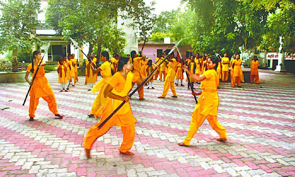 National Girl Child Day 2022 varanasi Panini Kanya Maha Vidyalay Daughters walk with mantras on their lips and weapons in their hands
