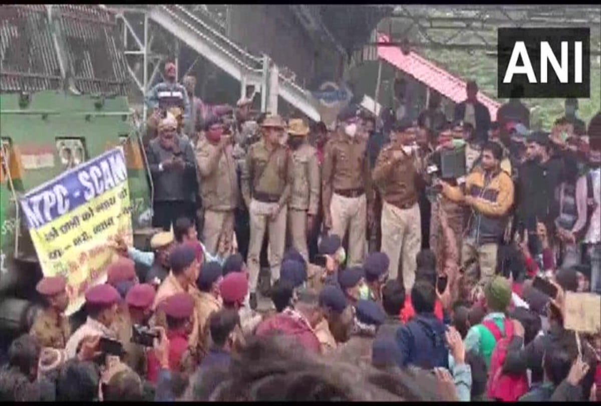 RRB NTPC Exam result Protest 4 people arrested for pelting stones and vandalism at Rajendra Nagar Terminal, Patna