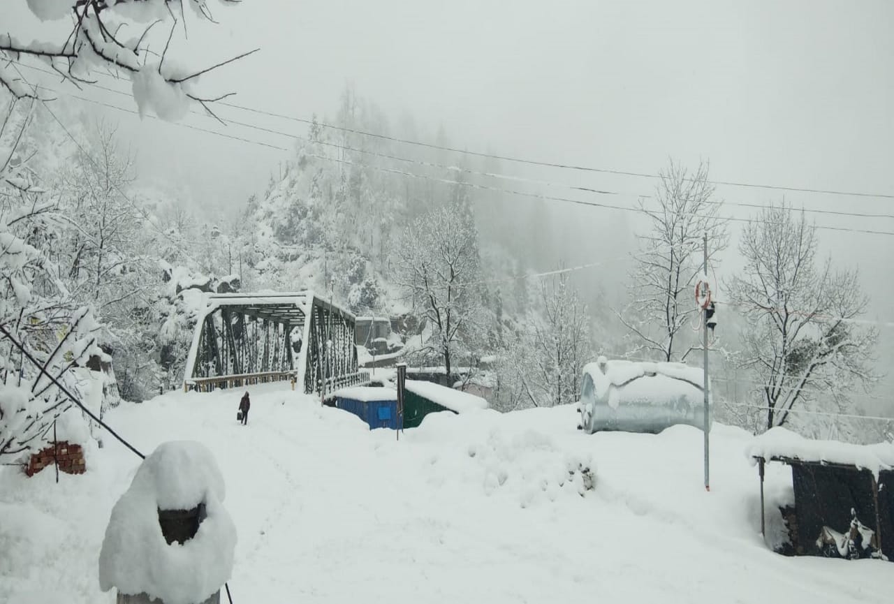 uttarakhand weather update: snowfall in hill station, see beautiful photos