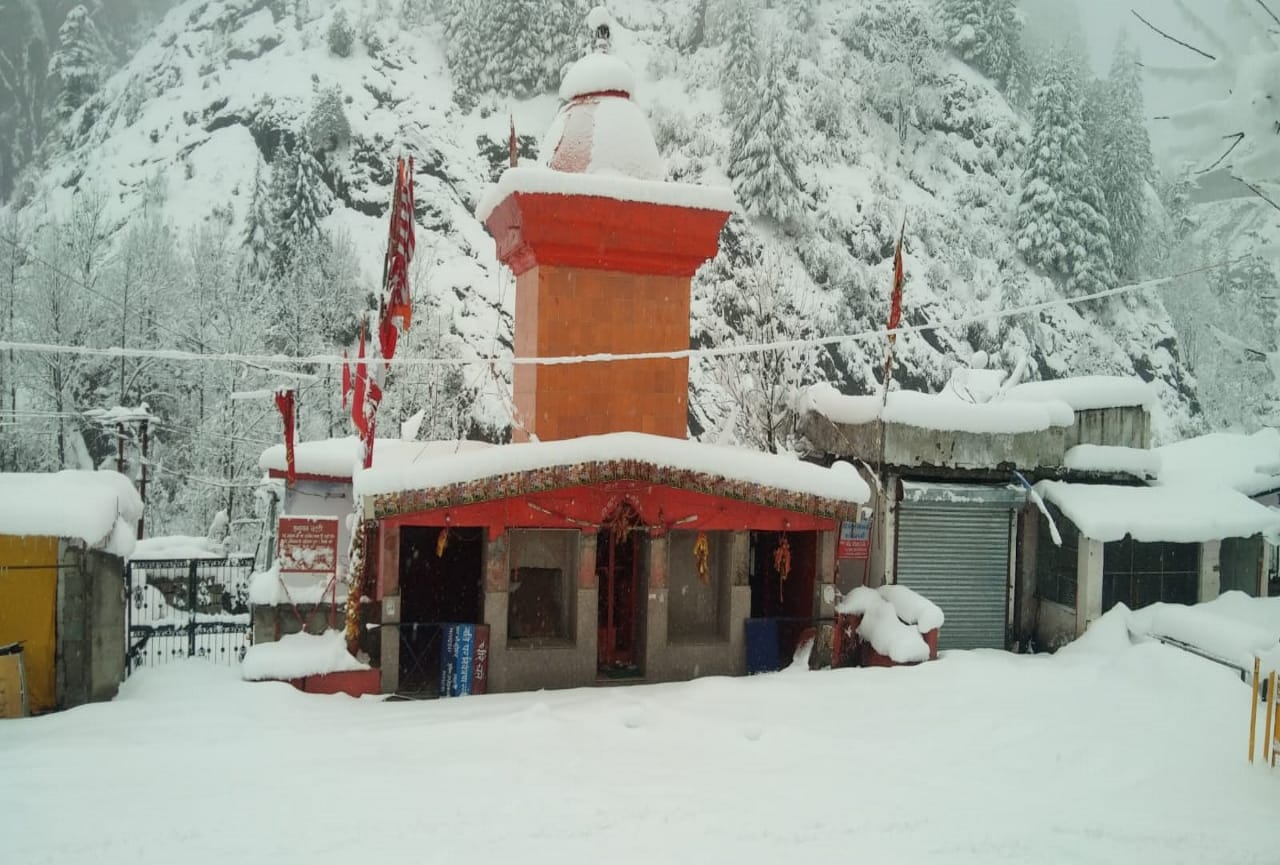 uttarakhand weather update: snowfall in hill station, see beautiful photos