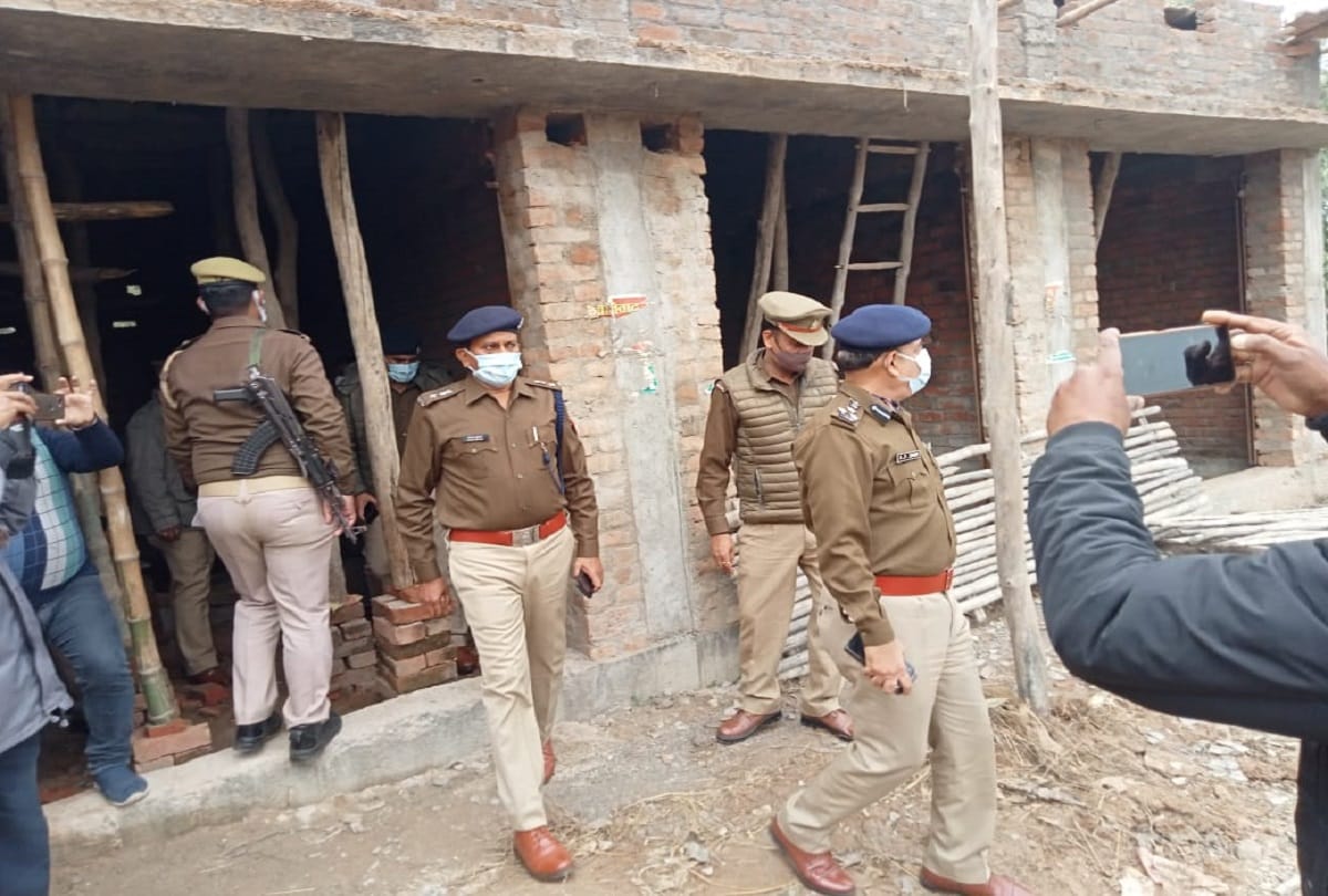 murder in Sonebhadra Blood soaked dead body of youth found from under construction house  people trembled