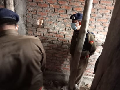 murder in Sonebhadra Blood soaked dead body of youth found from under construction house  people trembled