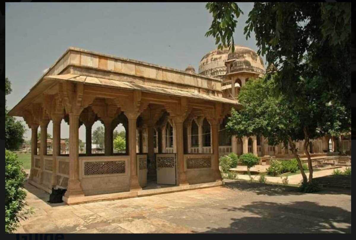 600 year old imli tree who made tansen the music king know about this special tree