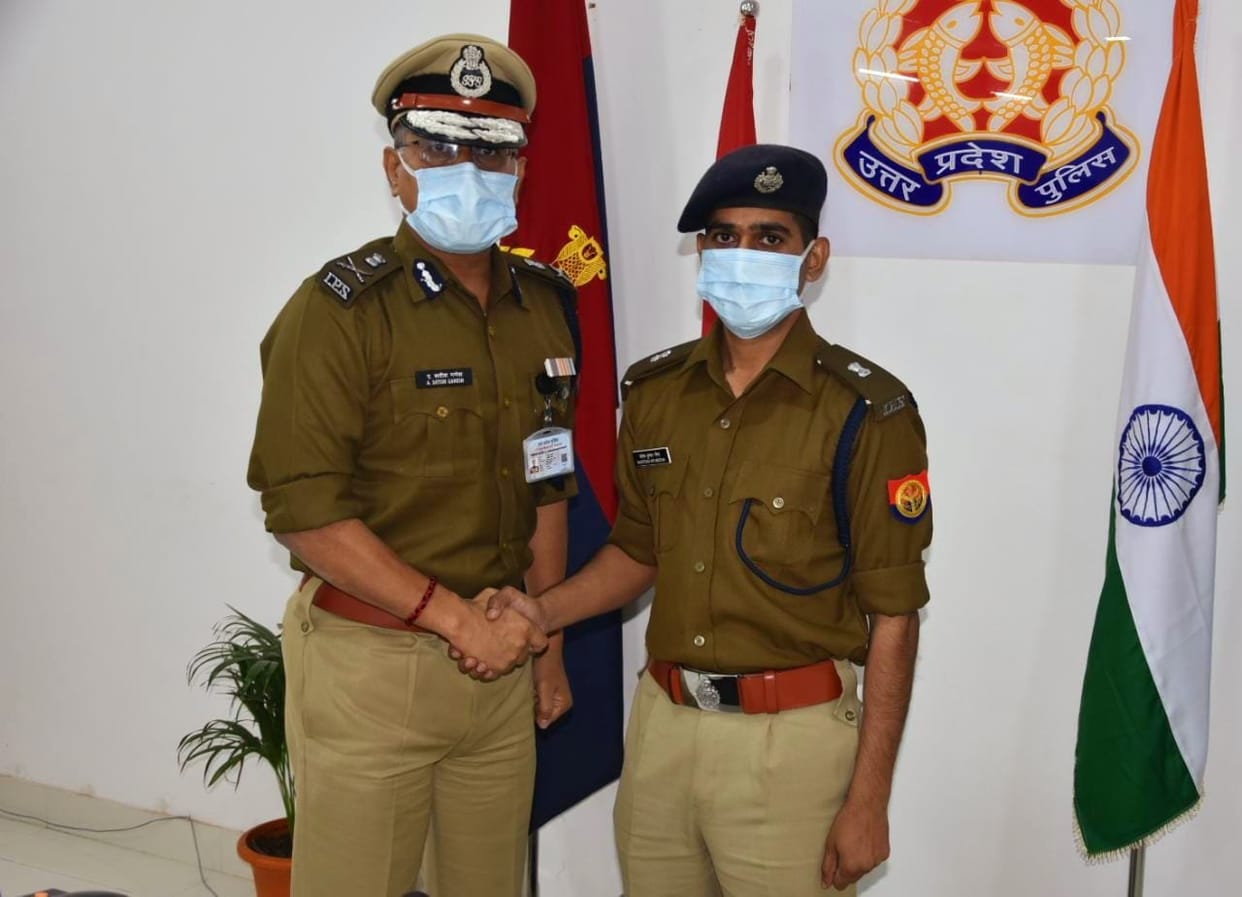 Promotion of two police officers of Varanasi commissionerate to senior scale CP a satish ganesh congratulated by putting state emblem