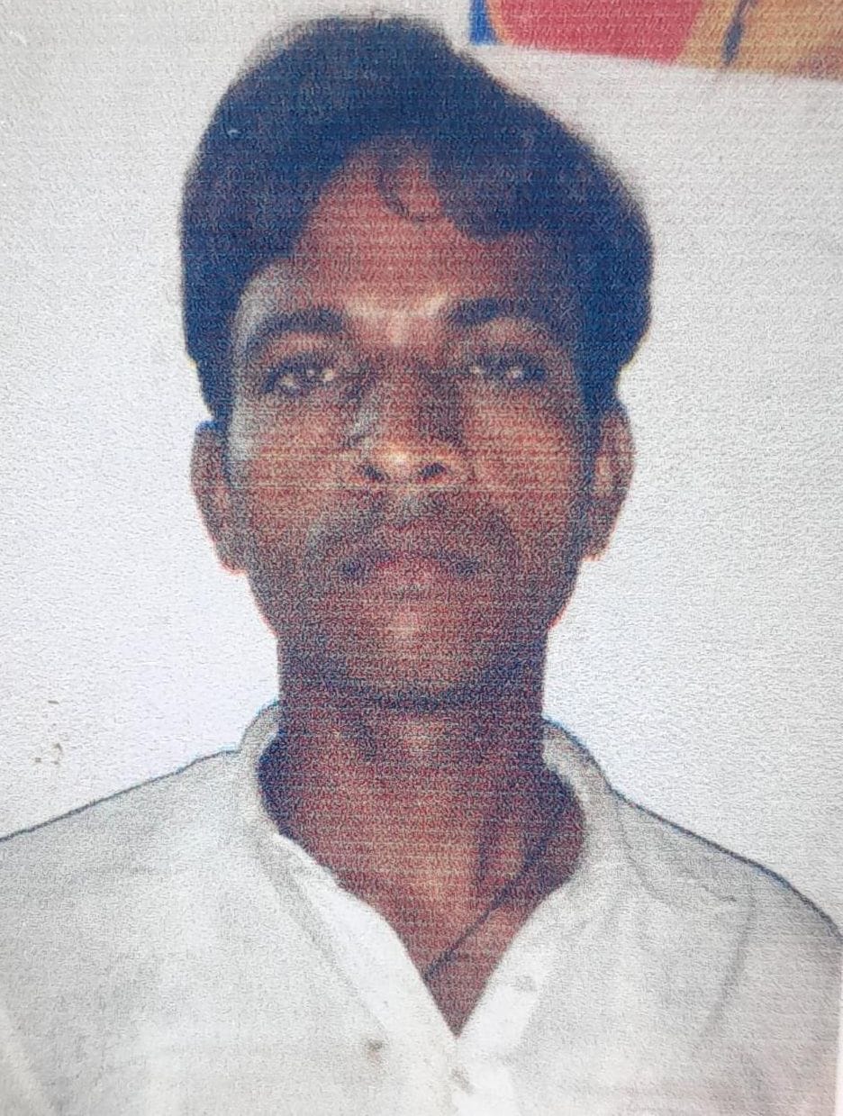 hardoi news,Youth's dead body found hanging from a tree