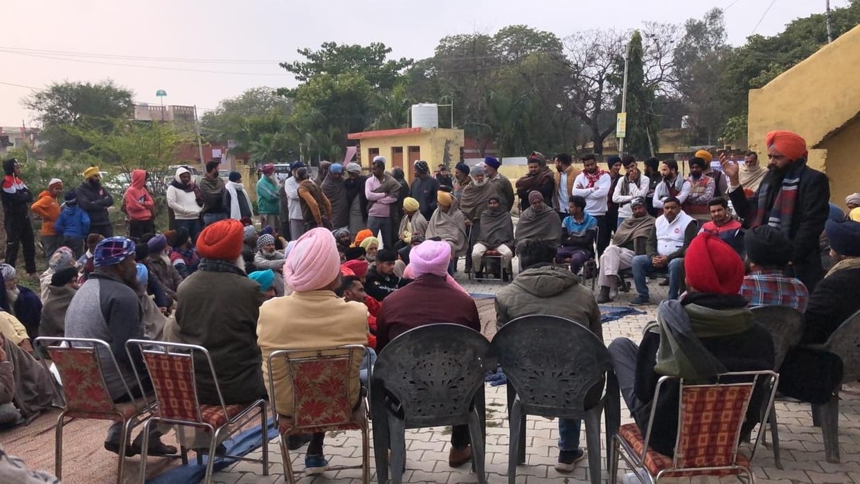 Farmers protest against registering FIR against villagers