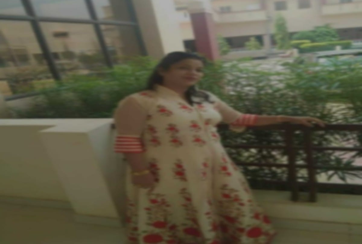 Gwalior: When the adopted daughter was taken by her real parents, her stepmother gave her life on her birthday.