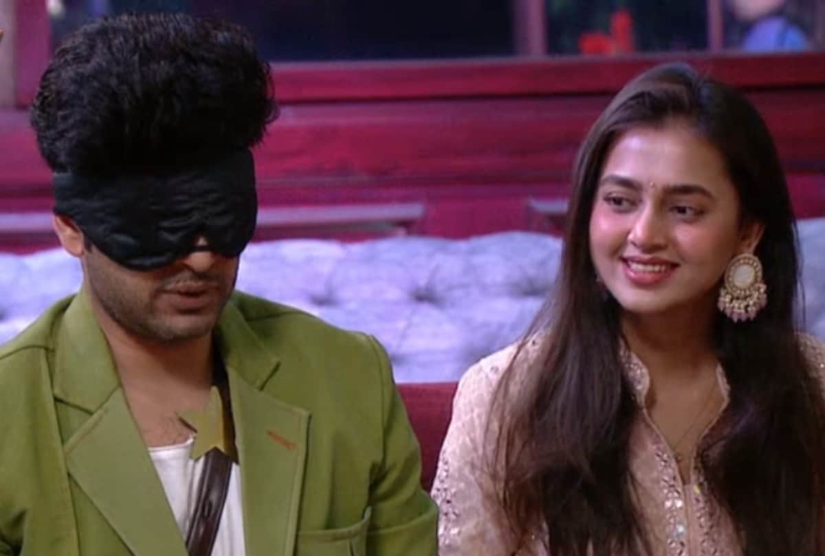 Bigg Boss 15 Romantic game played with Karan Kundrra Tejasswi Prakash in the show the actor got kiss on every right answer