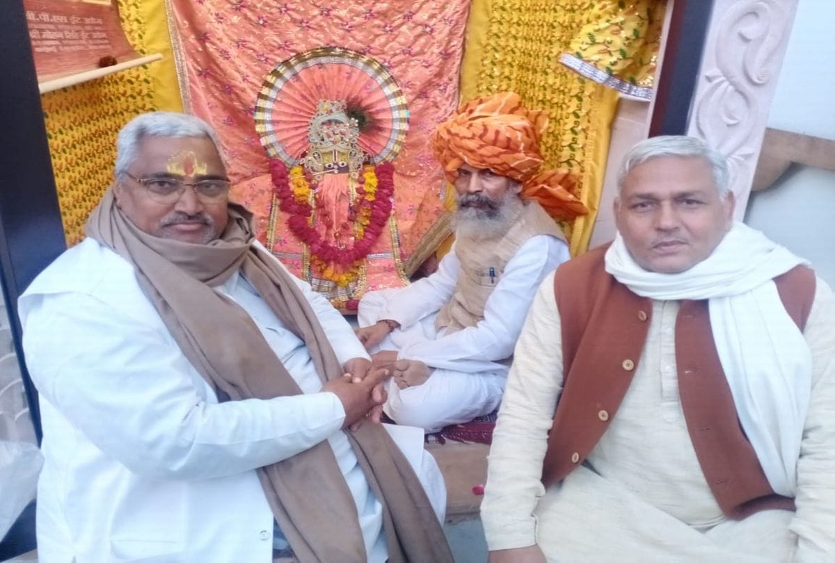 Bjp Mp Pratap Chandra Sarangi Prays In Govardhan Mandir