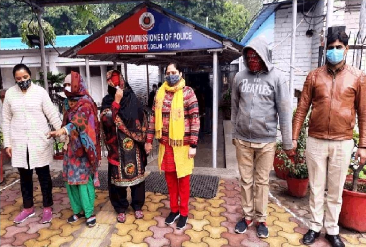 child trafficking gang busted by Delhi police gang dealing in newborn children
