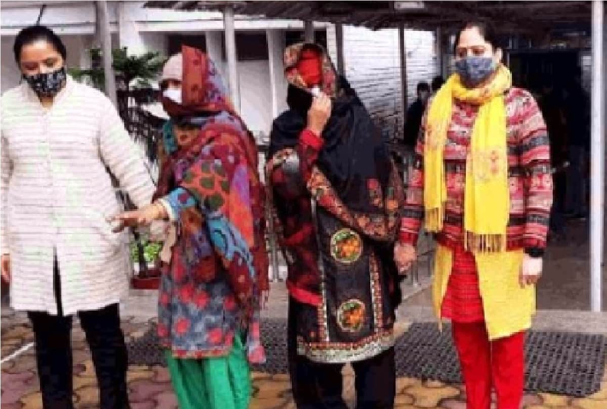 child trafficking gang busted by Delhi police gang dealing in newborn children