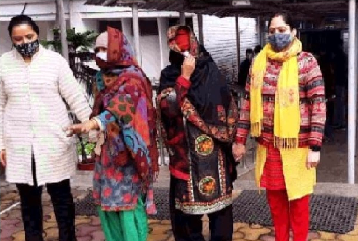 child trafficking gang busted by Delhi police gang dealing in newborn children