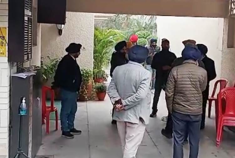 Crime Branch raids Green Avenue in search of Bikram Majithia