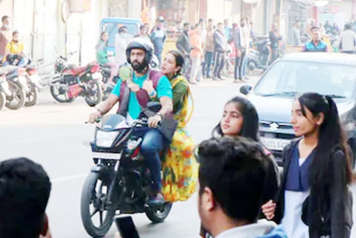 Indore: Controversy over film hide-and-seek-2 reached the police station, residents complained, allegations of rioting and sabotage by gathering crowd in the building