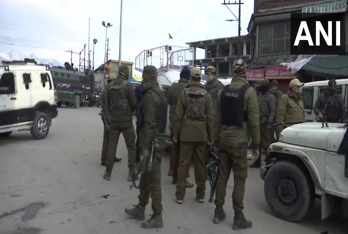 Terrorists carried out grenade attack on Hari Singh High Street in Srinagar Jammu and Kashmir