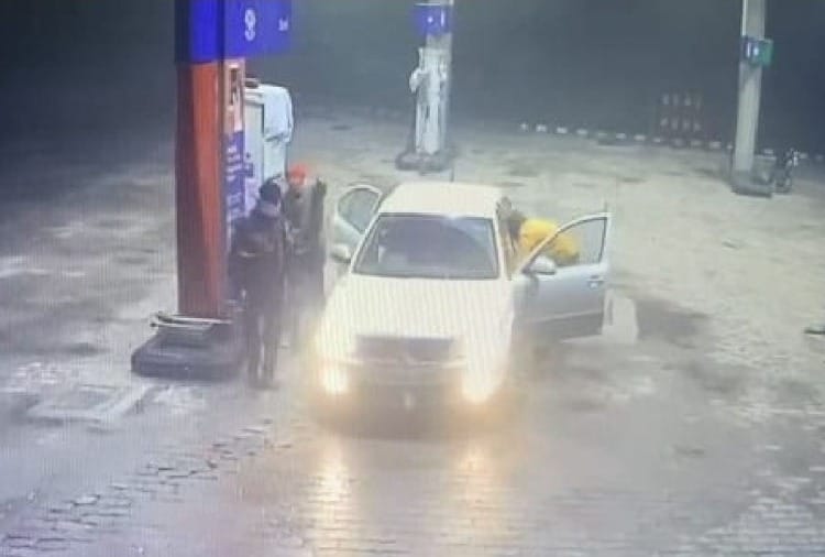 Three armed miscreants robbed a petrol pump in Kurukshetra of Haryana