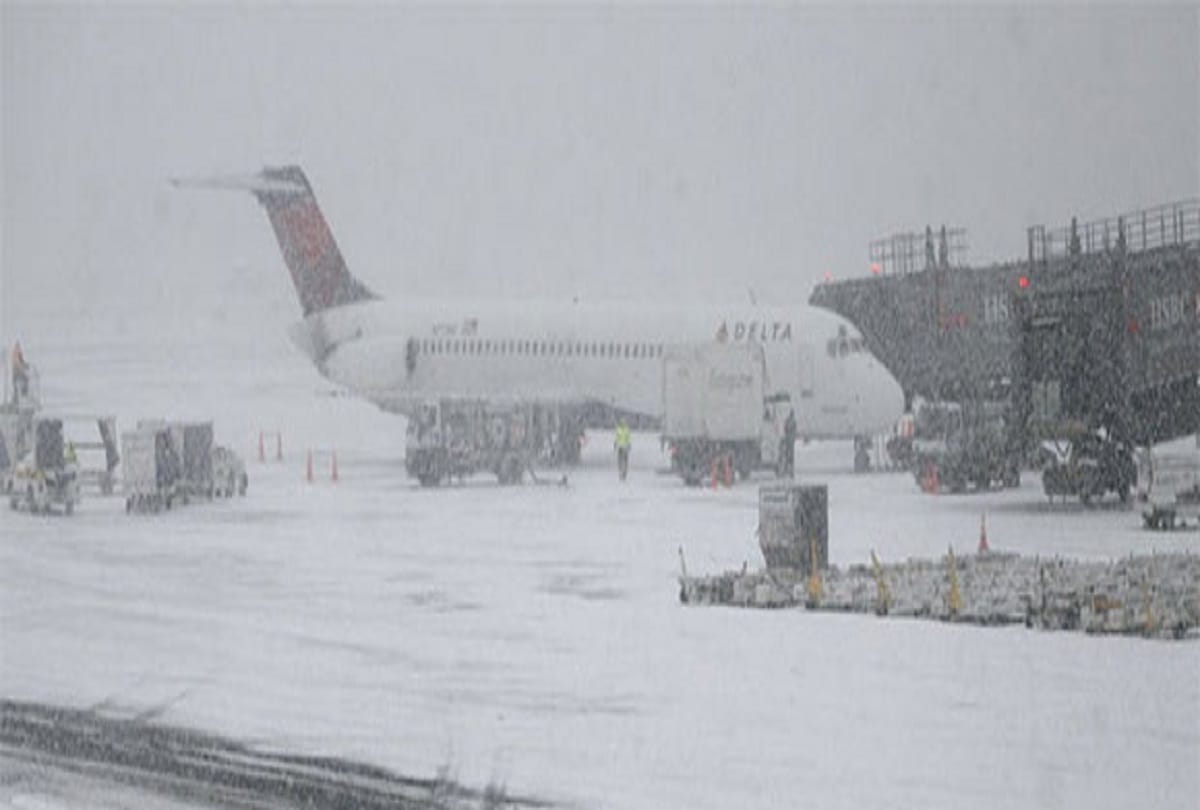 Snowfall in Europe busiest airport shut down in Istanbul on Monday