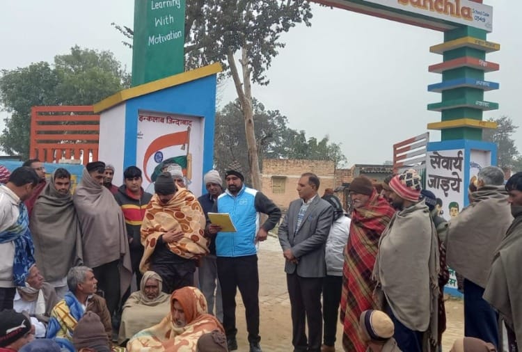 Parents protest demanding to open school in Fatehabad of Haryana