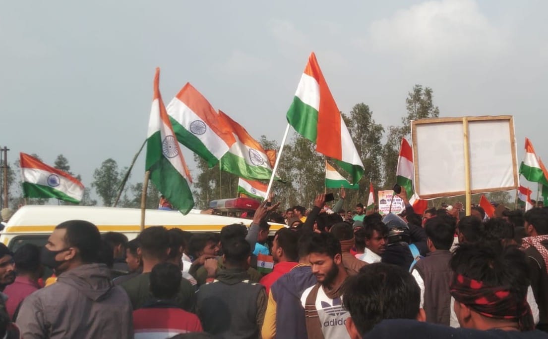 Villagers agitated over non-arrival of dead body with military honors, jammed
