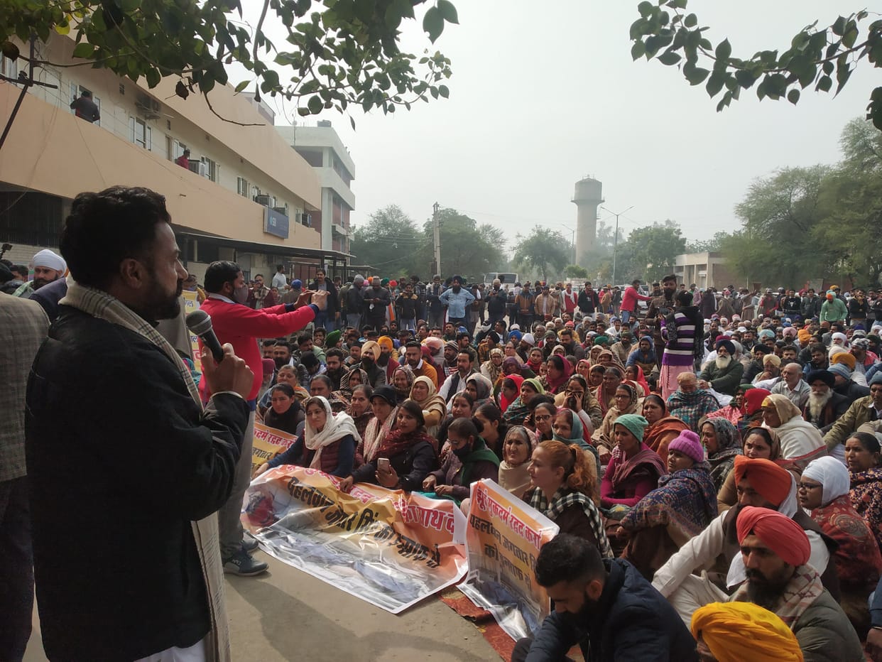 Villagers gheraoed SP office for three hours, got assurance of two days from SP