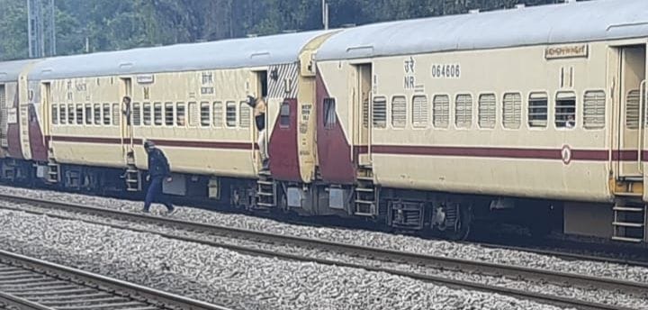 electric engine in manwar express