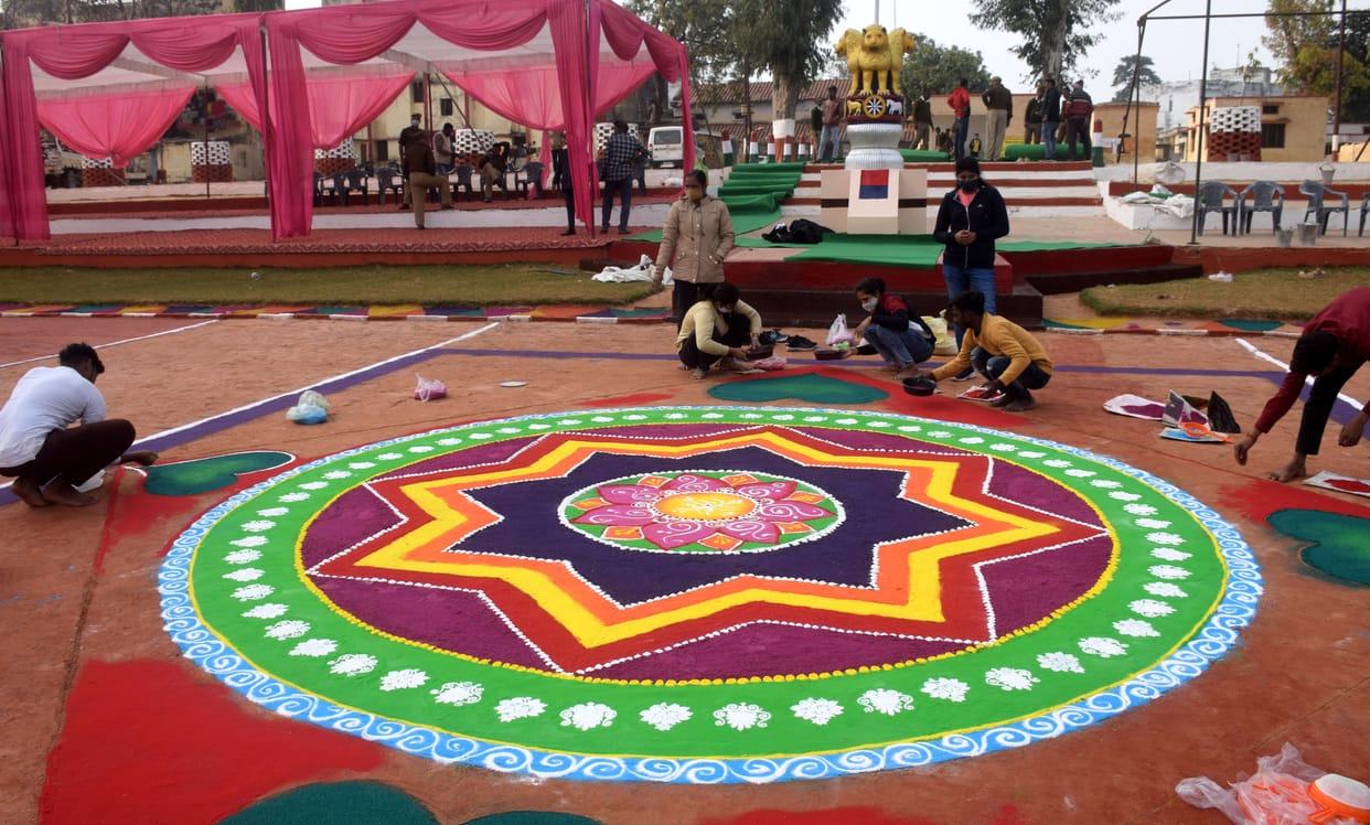 Decorated city, today the tricolor will be proudly hoisted