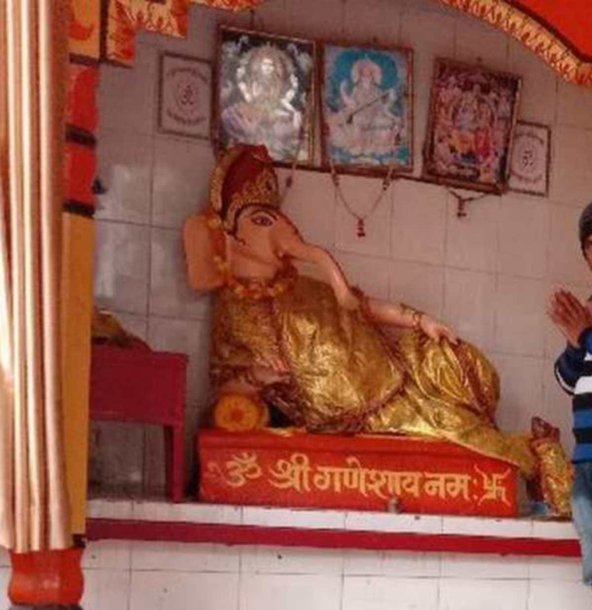 Pir Baba tomb in gajanan lord ganesh temple unique religious place people worship here in jaunpur 