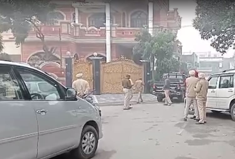 Mohali crime branch team Searched Akali Leader Bikram Majithia house in Amritsar