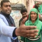 हंगामा करते लोग।