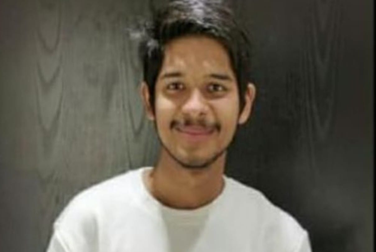 Indore: Policeman's son reached home with paper and shot himself with father's gun, dead body found in bathroom