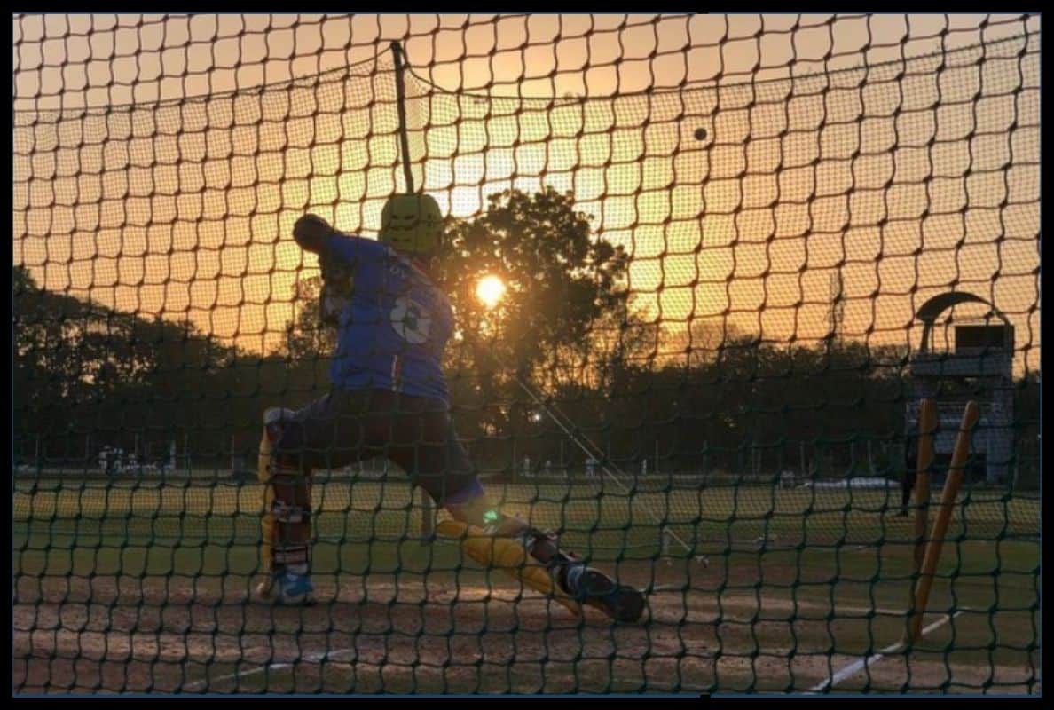 Mr. and Mrs. Mahi: Janhvi Kapoor shares shared pic from the training session with Dinesh Karthik at cricket camp
