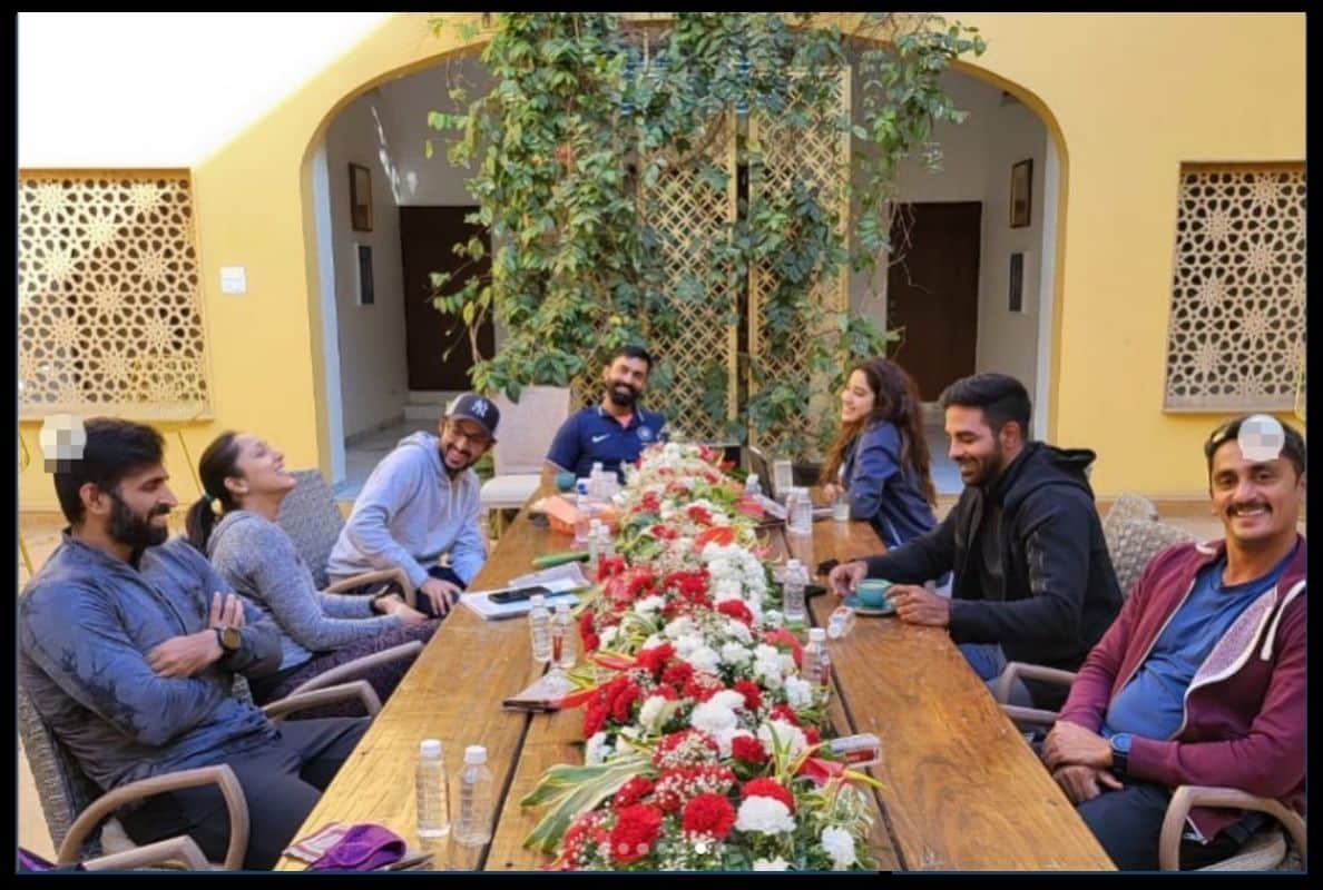 Mr. and Mrs. Mahi: Janhvi Kapoor shares shared pic from the training session with Dinesh Karthik at cricket camp