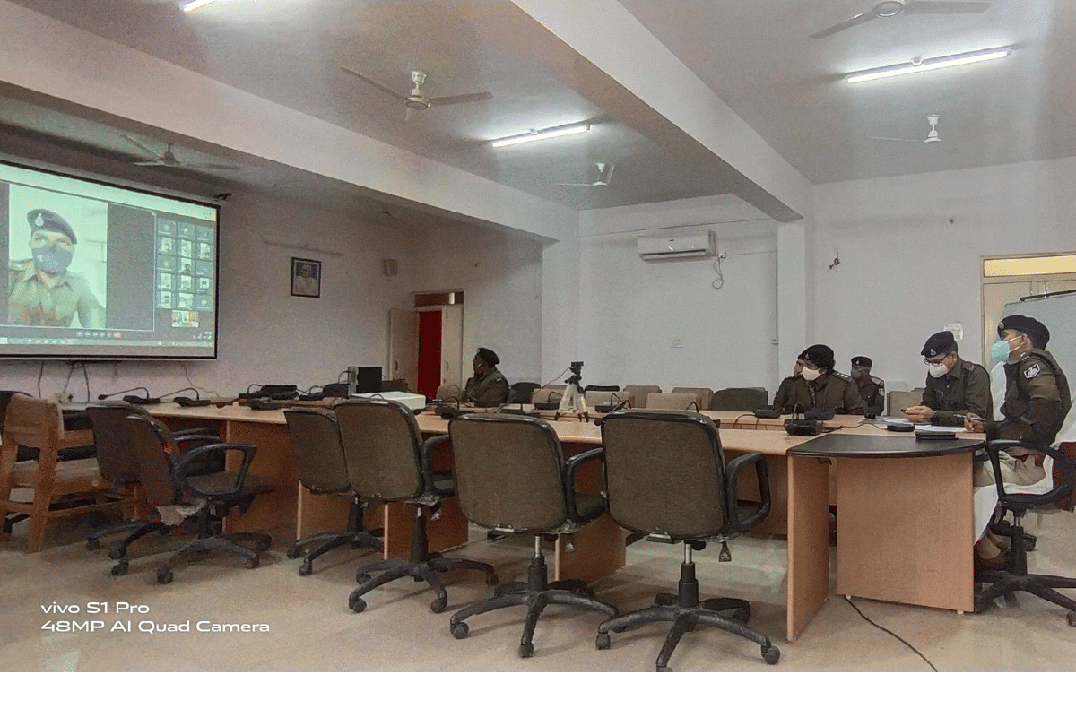 Unique initiative of Sehore SP: Police complaint can be done through WhatsApp, email sitting at home, WhatsApp, email and QR code issued
