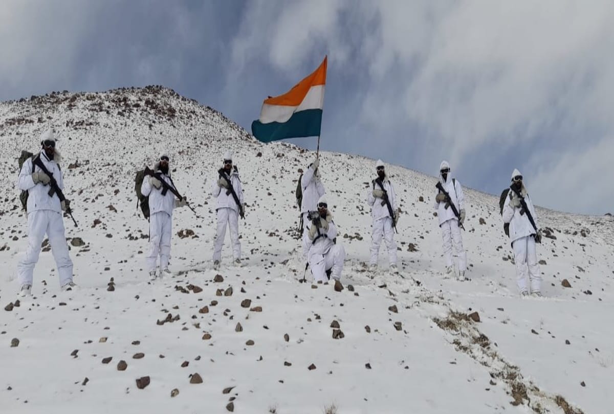 itbp jawans celebrated republic day at minus 40 degrees Celsius hoist national flag at 15000 ft height