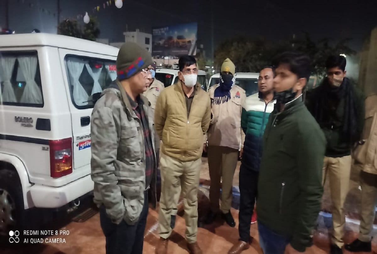 Jalaun: The soldier accused the captive guard of setting fire the matter outside the district jail Orai