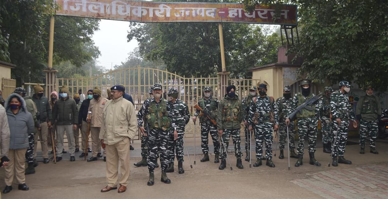 Hathras: Admission is available in collectorate only after investigation