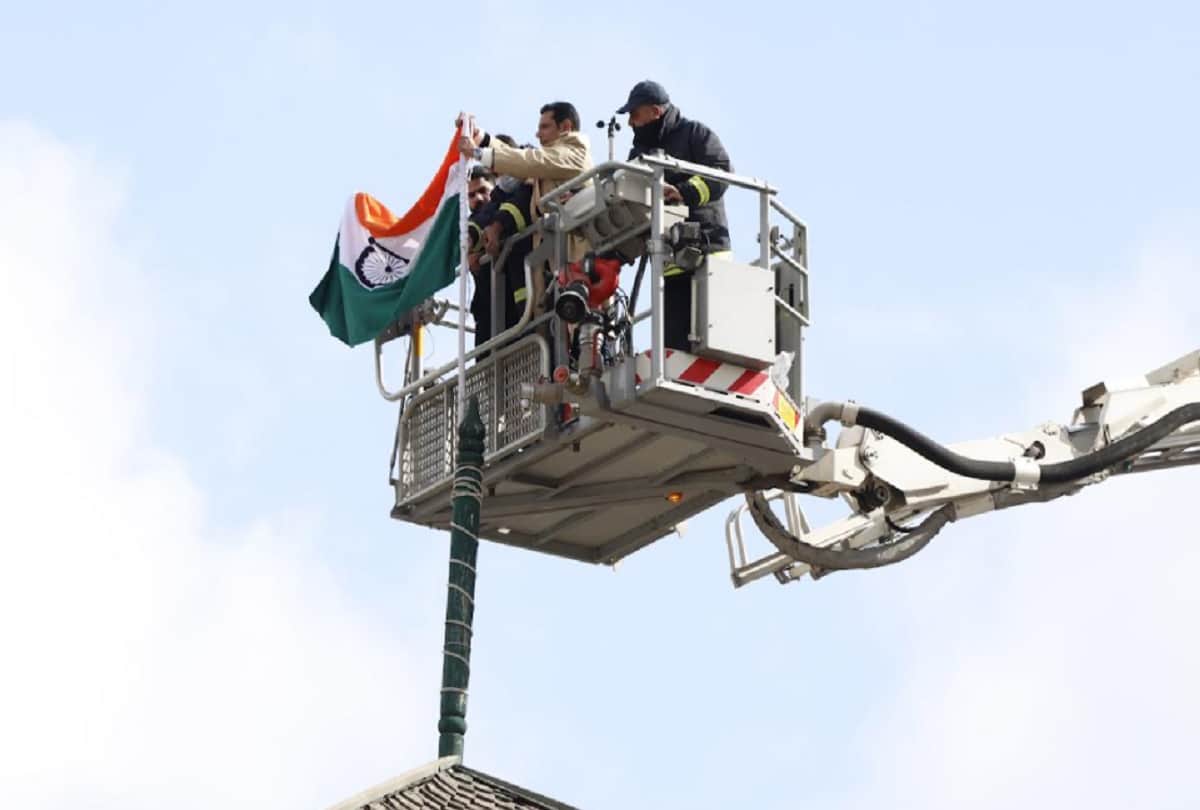 National flag hoisted at Lal Chowk in Srinagar for the first time after independence: Local youth challenged terrorists and their masters