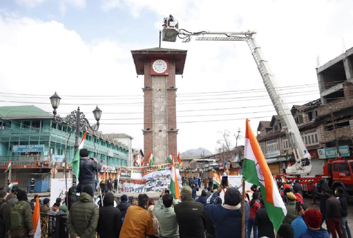 National flag hoisted above Ghanta Ghar at Lal Chowk, Srinagar