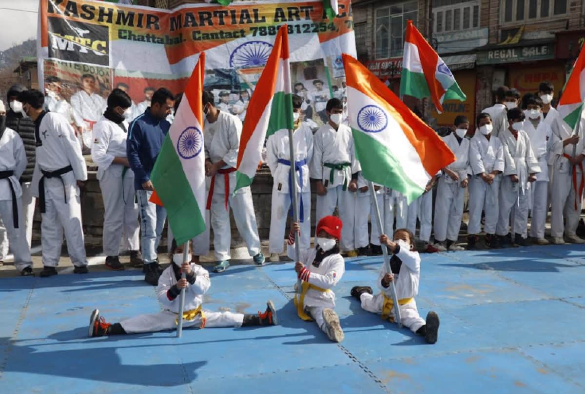 National flag hoisted above Ghanta Ghar at Lal Chowk, Srinagar
