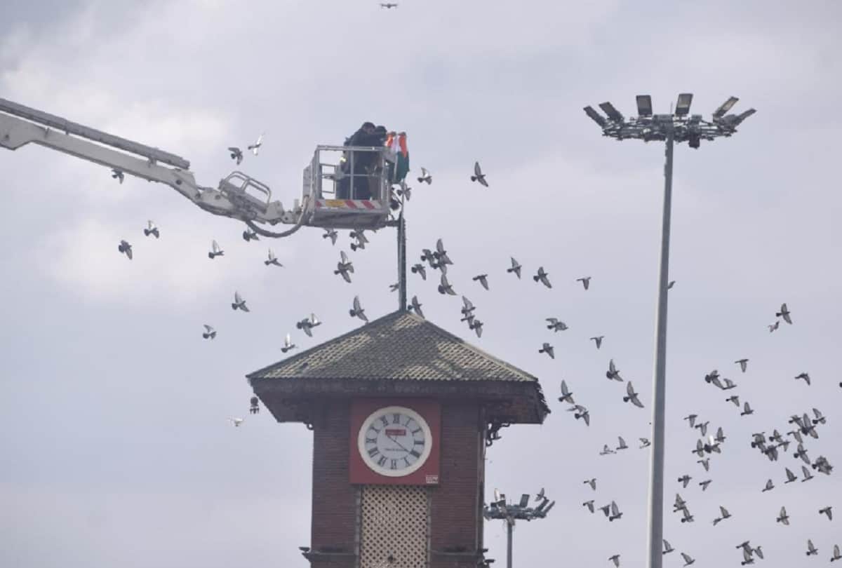 National flag hoisted above Ghanta Ghar at Lal Chowk, Srinagar