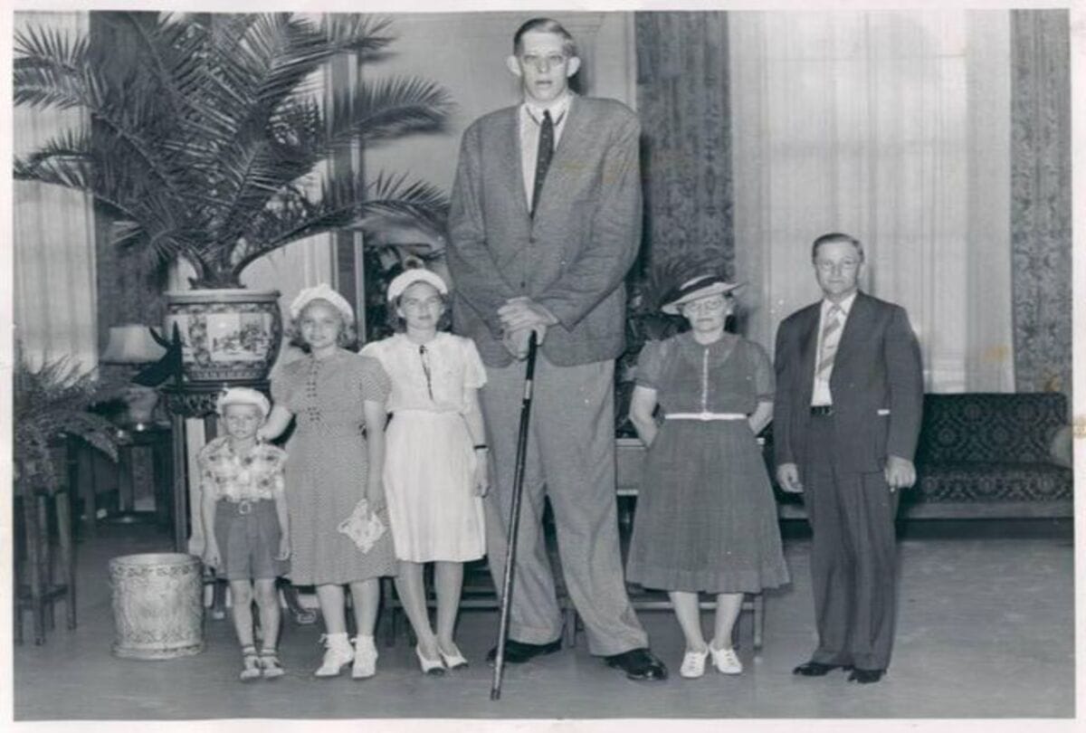 Interesting facts about Most tallest man history in the world know who was robert wadlow