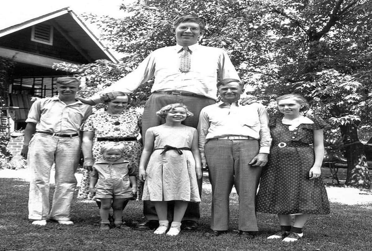Interesting facts about Most tallest man history in the world know who was robert wadlow