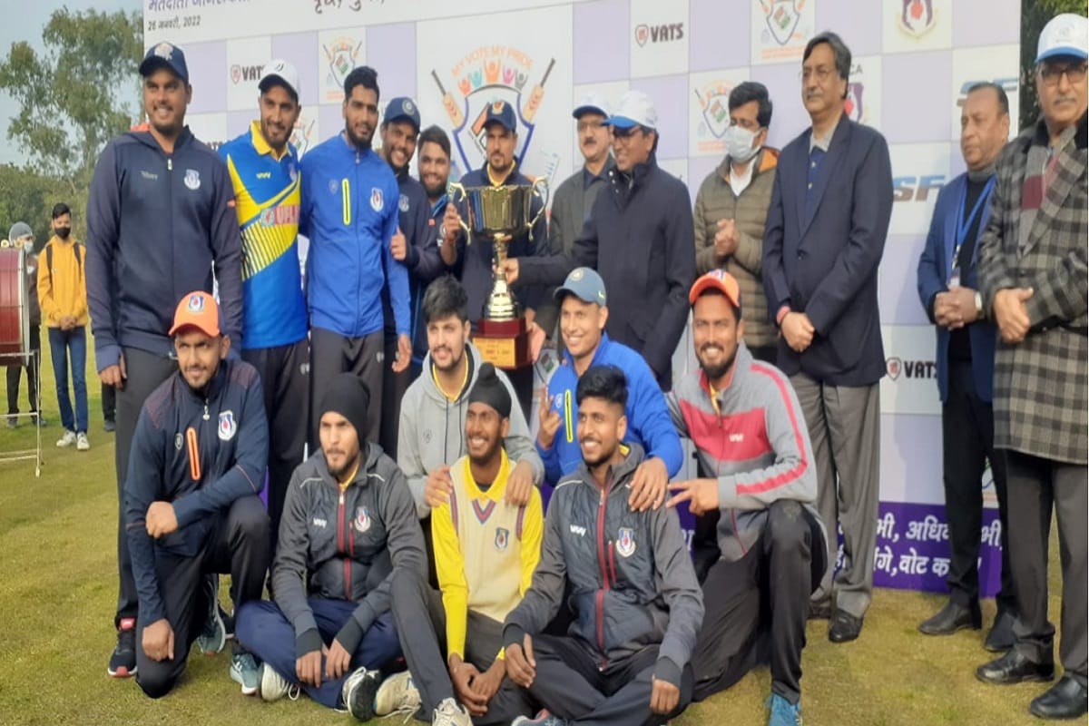 Meerut News: Rural team has won the Voter Awareness Cup organized