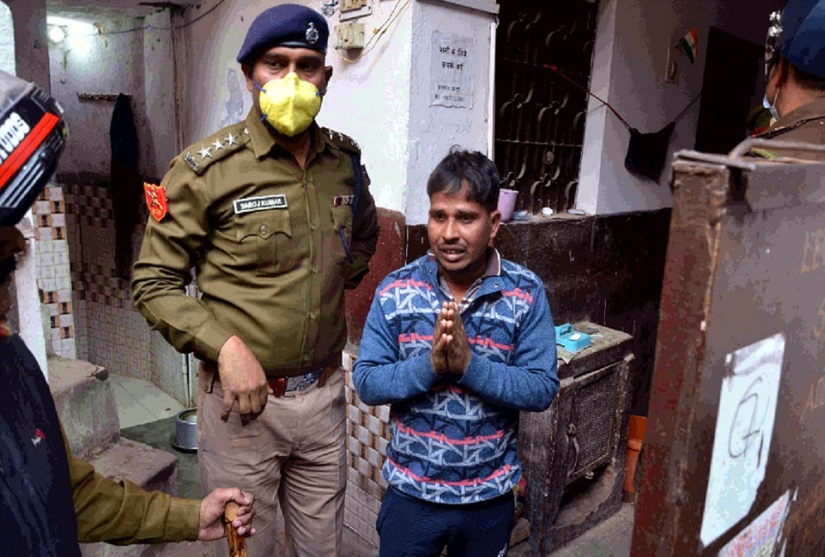 RRB NTPC Controversy: Prayagraj police cruelty on lodge students even after three days students in terror spent night on road