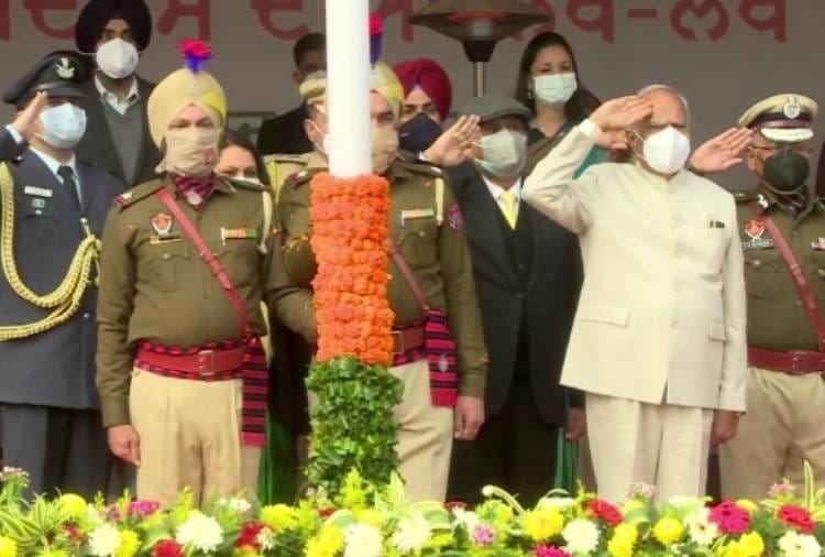 Punjab CM Charanjit Singh Channi unfurls the national flag on the 73rd Republic Day